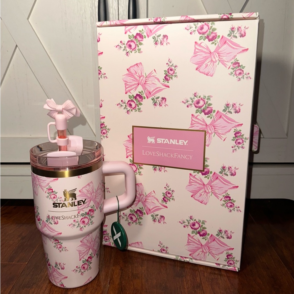 Stanley x Love Shack Fancy Holiday Quencher 20 oz Rosa Beaux Pink - Picture 6 of 11